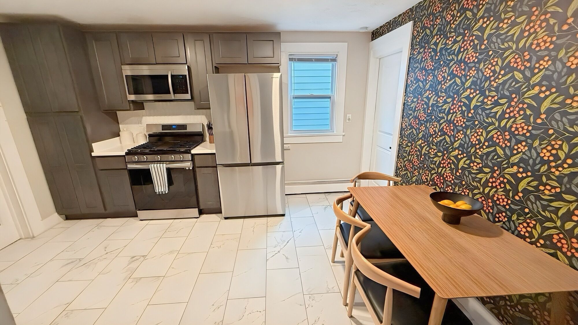 ثلاجة، ميكروويف، فرن، موقد طهي مسطح