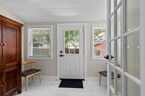 Interior - The House on Park: 4 Bedroom/2 Bath Family-Friendly Home in the heart of Erie! (Erie)