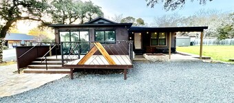 Downtown - Walk to Wimberley Square! Studio 3 @ Beer Ranch Project Inn