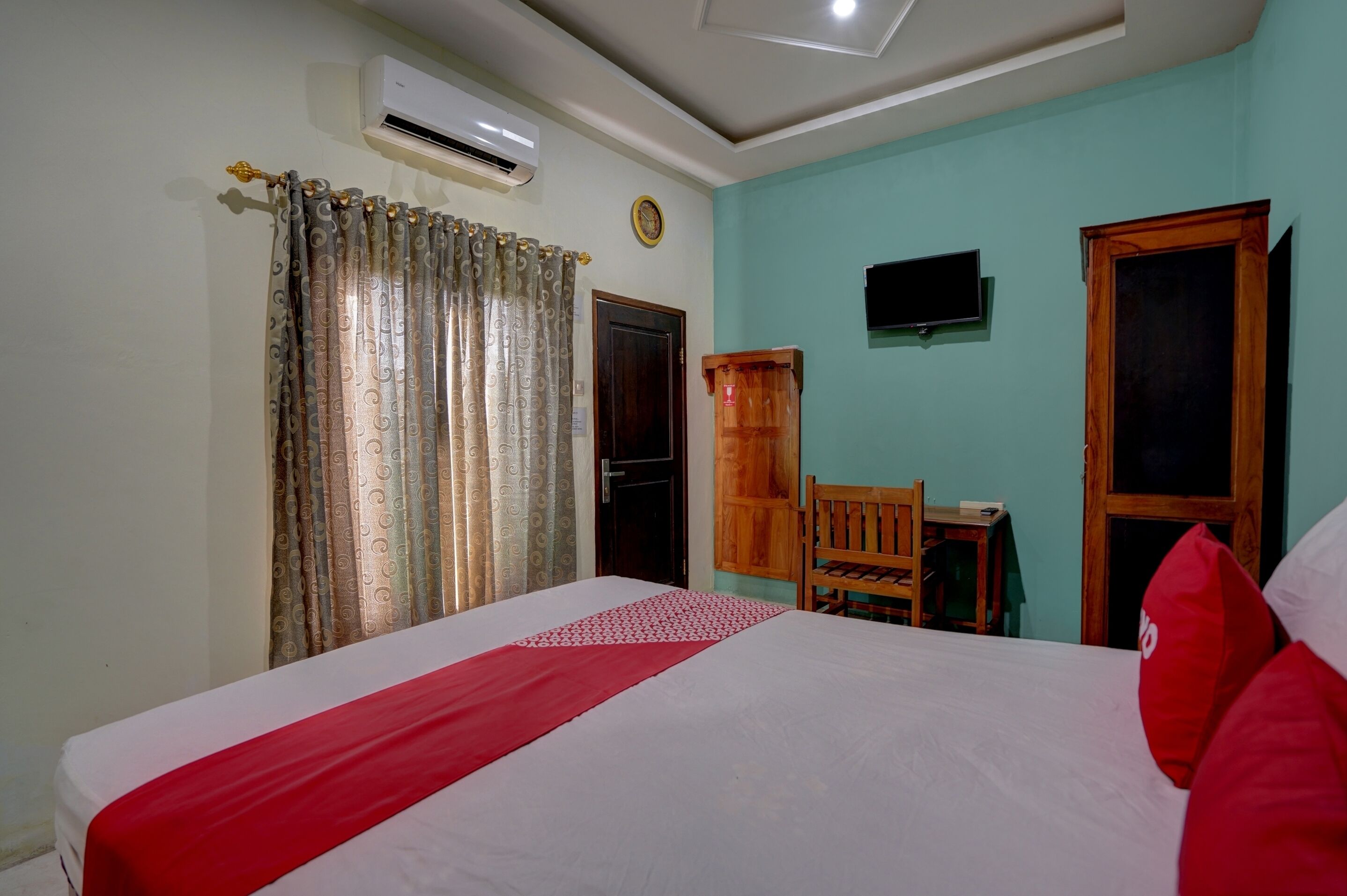 Standard Double Room | Laptop workspace, free WiFi, bed sheets