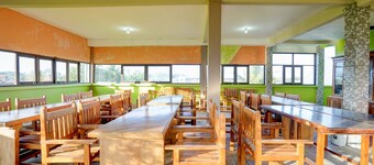 OYO 92896 Hotel Sahabat Syariah Near Plasa Telkom Bawean