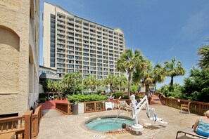 Alberca techada y alberca climatizada