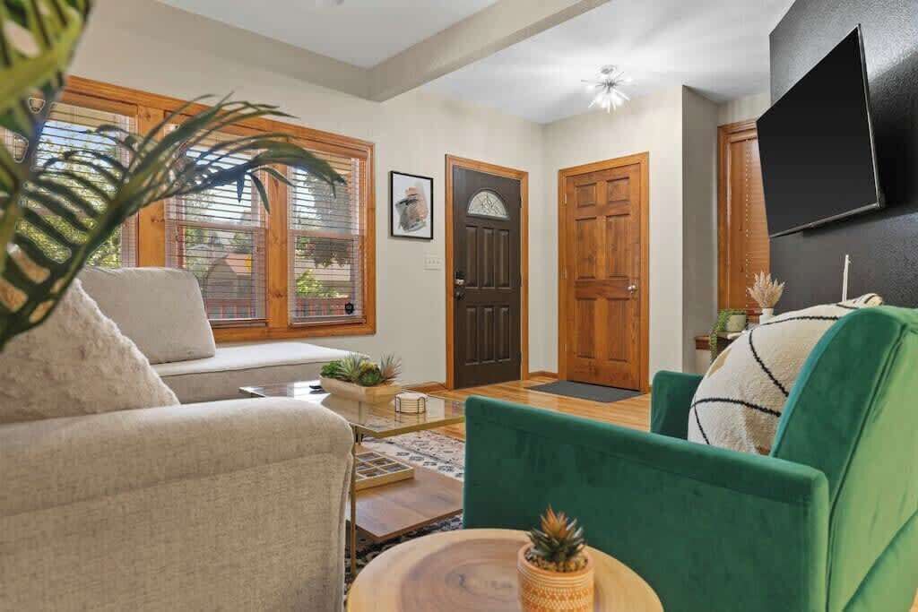 Télévision, jeux vidéo, livres, espaces bureaux