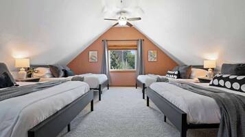 3 bedrooms, desk, iron/ironing board, travel cot