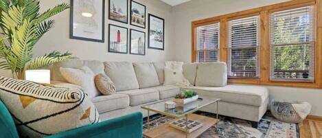 Télévision, jeux vidéo, livres, espaces bureaux