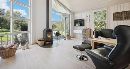 Amazing home in Vestervig with kitchen