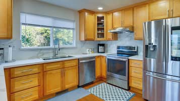 Cookware/dishes/utensils