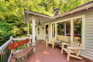 Terrace/patio - Highlands Vacation Rental - Walk to Mirror Lake! (Highlands)