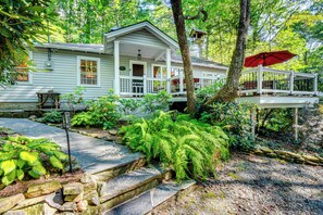 Exterior - Highlands Vacation Rental - Walk to Mirror Lake! (Highlands)