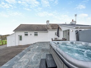 Terrace/patio - 2 bedroom accommodation in Cross Inn, near New Quay (Cross Inn, near New Quay)