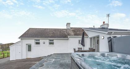 2 bedroom accommodation in Cross Inn, near New Quay