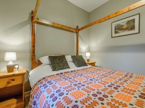 2 bedrooms, free WiFi, bed sheets - 2 bedroom accommodation in Cross Inn, near New Quay (Cross Inn, near New Quay)