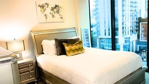 2 habitaciones, escritorio, tabla de planchar con plancha y wifi gratis 