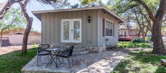 Downtown - Walk to Wimberley Square! Pearl Bungalow @ Beer Ranch Project Inn