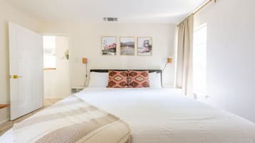 1 Schlafzimmer, Schreibtisch, Bügeleisen/Bügelbrett, Reisekinderbett