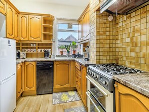 Dishwasher, cookware/dishes/utensils