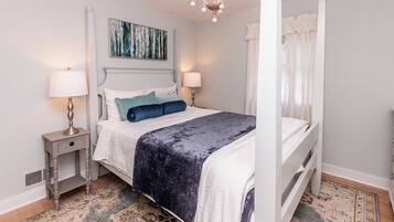 3 chambres, coffres-forts dans les chambres, bureau, Wi-Fi gratuit