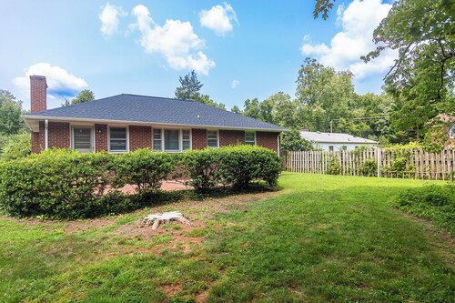 Walkable to UVA, and Fontaine Research park, Newly Renovated Home. 