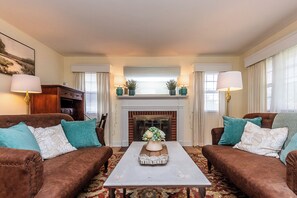 Smart TV, fireplace