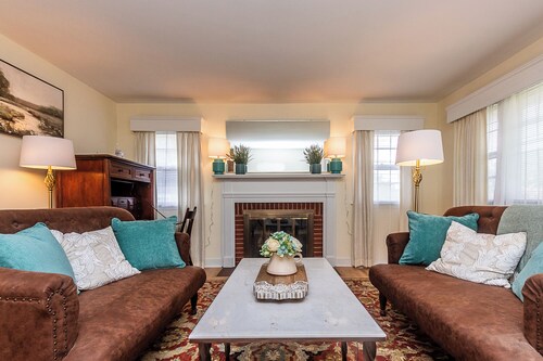 Walkable to UVA, and Fontaine Research park, Newly Renovated Home. 