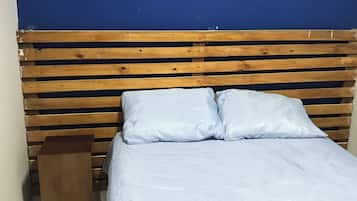 8 bedrooms, WiFi, bed sheets