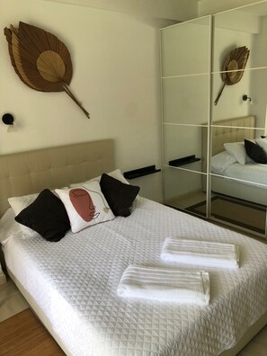 1 slaapkamer, een strijkplank/strijkijzer, wifi, beddengoed