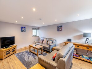 TV - 2 bedroom accommodation in Litton, near Buxton (Litton, near Buxton)