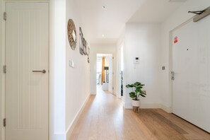 Interior - Luxury Greenwich Apartment 5mins from Cutty Sark Greenwich Maritime-PS4 provided (London)