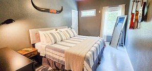 2 bedrooms, desk, iron/ironing board, WiFi