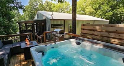 Hot Tub in the Woods, Fire Pit, Pet Friendly