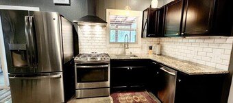 Hot Tub in the Woods, Fire Pit, Screened in Porch