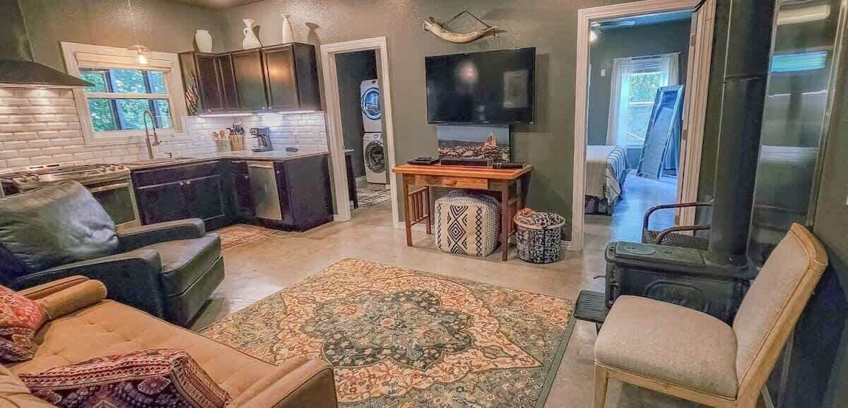 TV, DVD-spiller og kontorer