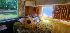 1 bedroom, desk, WiFi, bed sheets