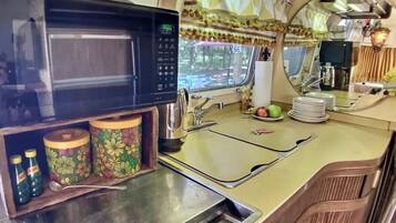 Fridge, microwave, coffee/tea maker, cookware/dishes/utensils