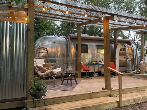 Glamping in an Airstream, Hot Tub, Fire Pit