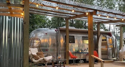 Glamping in an Airstream, Hot Tub, Fire Pit
