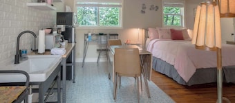 Pet Friendly, Retro Vibe, 2BR 2 BA