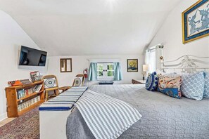 1 bedroom, desk, iron/ironing board, WiFi