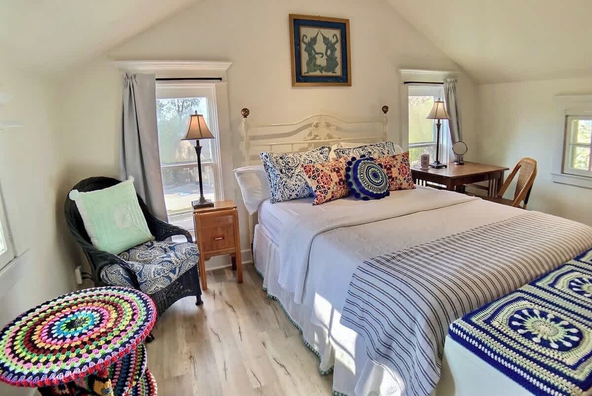 1 bedroom, desk, iron/ironing board, WiFi