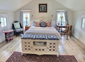 1 bedroom, desk, iron/ironing board, WiFi