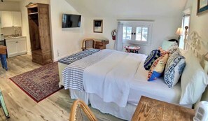 1 bedroom, desk, iron/ironing board, WiFi