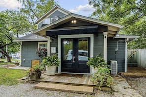 Exterior detail - Loft | Pet Friendly | Walk to Coffee & Massage (Eureka Springs)