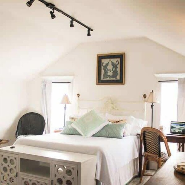 1 bedroom, desk, iron/ironing board, WiFi