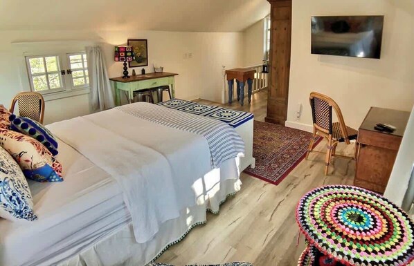 1 habitación, escritorio, tabla de planchar con plancha y wifi 