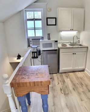 Fridge, microwave, coffee/tea maker, toaster