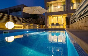 A heated pool - Lovely home in Petrcane (Petrcane)