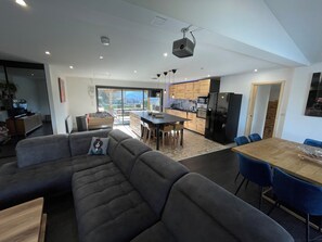 Smart-tv en een open haard