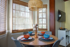 Dining - Nassau 2BR  Pool & Fast Wi-Fi, Near Airport (Nassau)