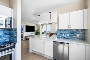 Private kitchen - Wake up to the Sunrise over the Atlantic. Gorgeous unit with central location.  (Boynton Beach)