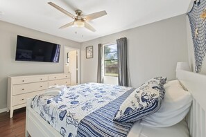 3 habitaciones, tabla de planchar con plancha y cuna de viaje 